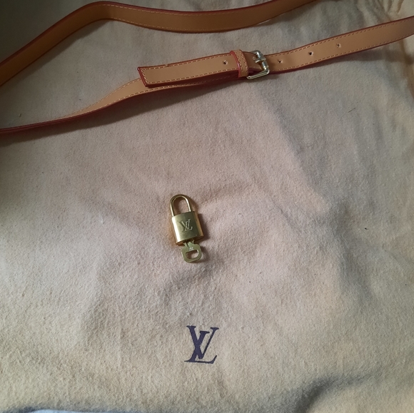 COPY - Louis Vuitton Duffle - Picture 12 of 15